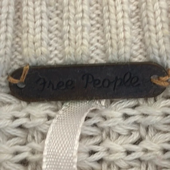 Free People Moonshine Over-Sized Cream Cold Shoulder Sweater,  Cable Knit Top XS - Picture 6 of 8